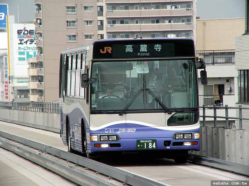 在專用高架軌道奔馳的巴士：名古屋ゆとりーとライン