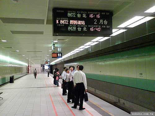 台灣高鐵和日本新幹線的月台告示板之比較
